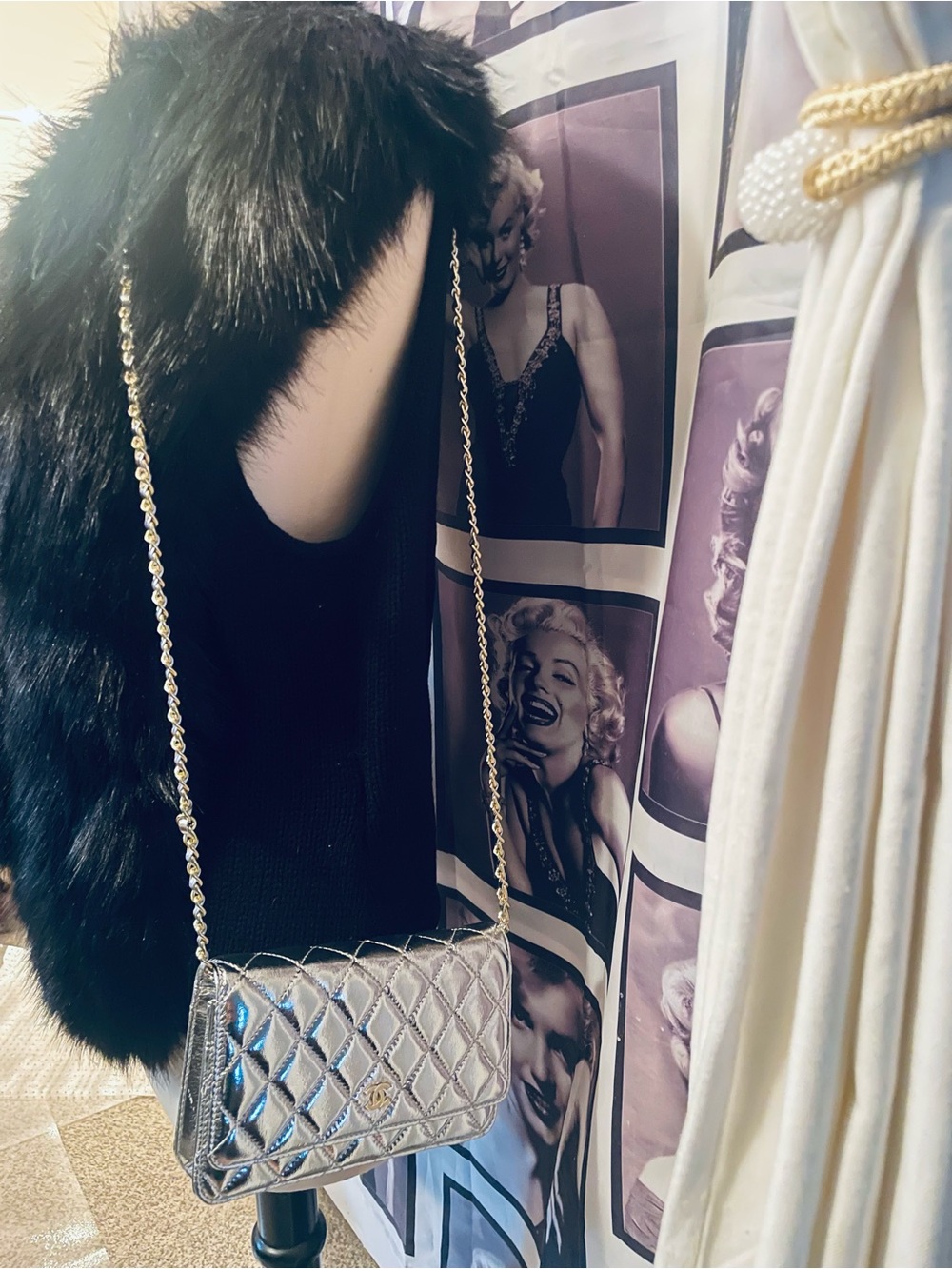 😍🔥 Chanel Metallic Silver & Gold OR red Quilted Crossbody Bag. Vegan leather - Picture 13 of 14